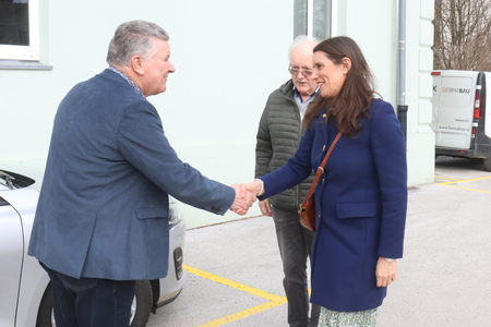 IVO LAH MATEMATIK ZNAMKA OB 130 LETNICI ROJSTVA in obisk Simona Kustec in prof. Pisanski 01 FOTO LJUBO VUKELIČ